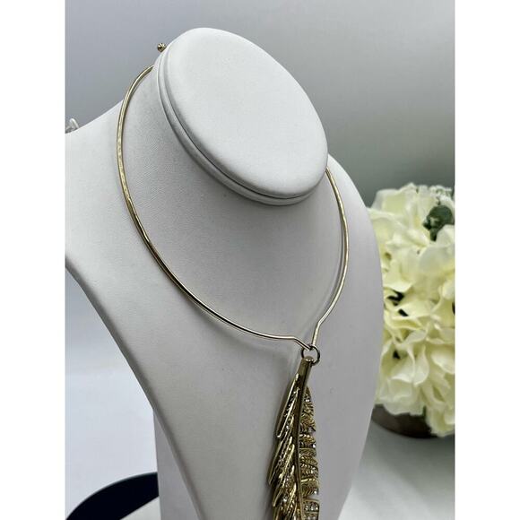 Betsey Johnson Indian Summer Lg
Pave Feather Choker Torque Gold Tone Necklace - Picture 9 of 15